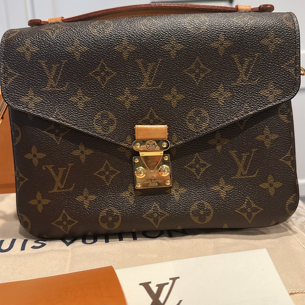 Authentic Louis Vuitton Pochette Metis w/ receipt - Picture 2 of 11